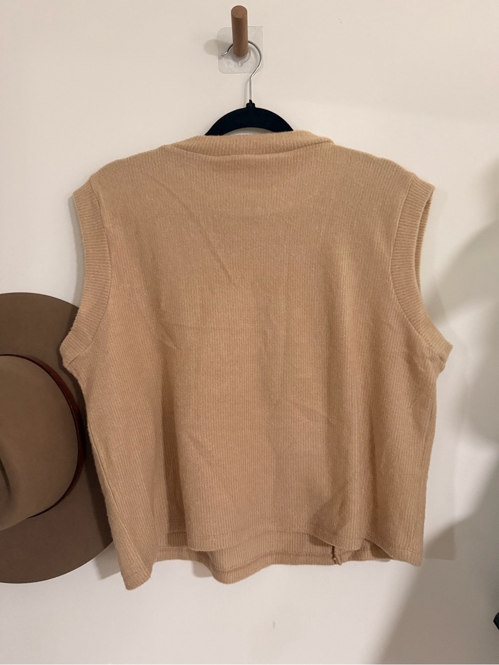 Como Blu Sleeveless Knit Shell in Beige - Picture 4 of 4